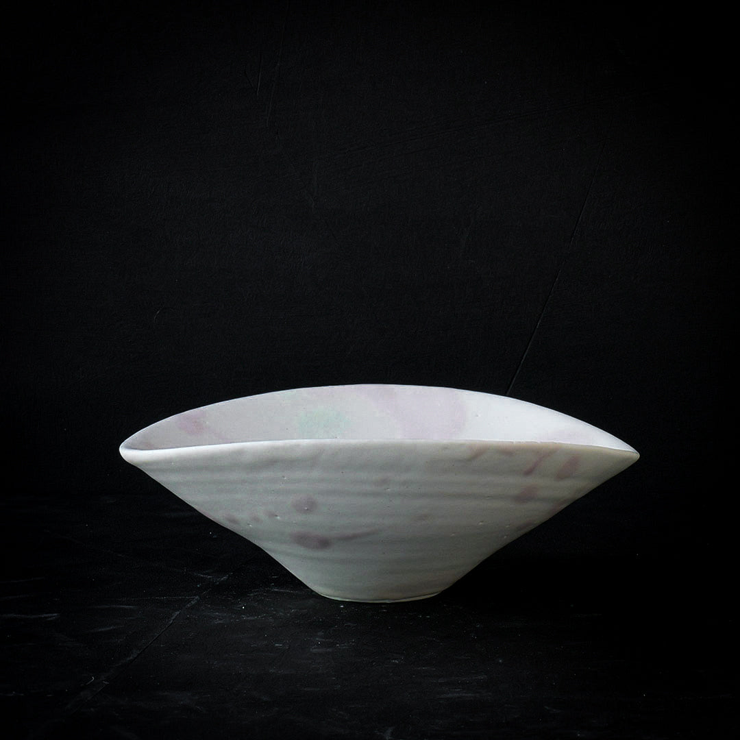 ●25-IY-16白磁たわみ鉢（桃ライム、貝殻）