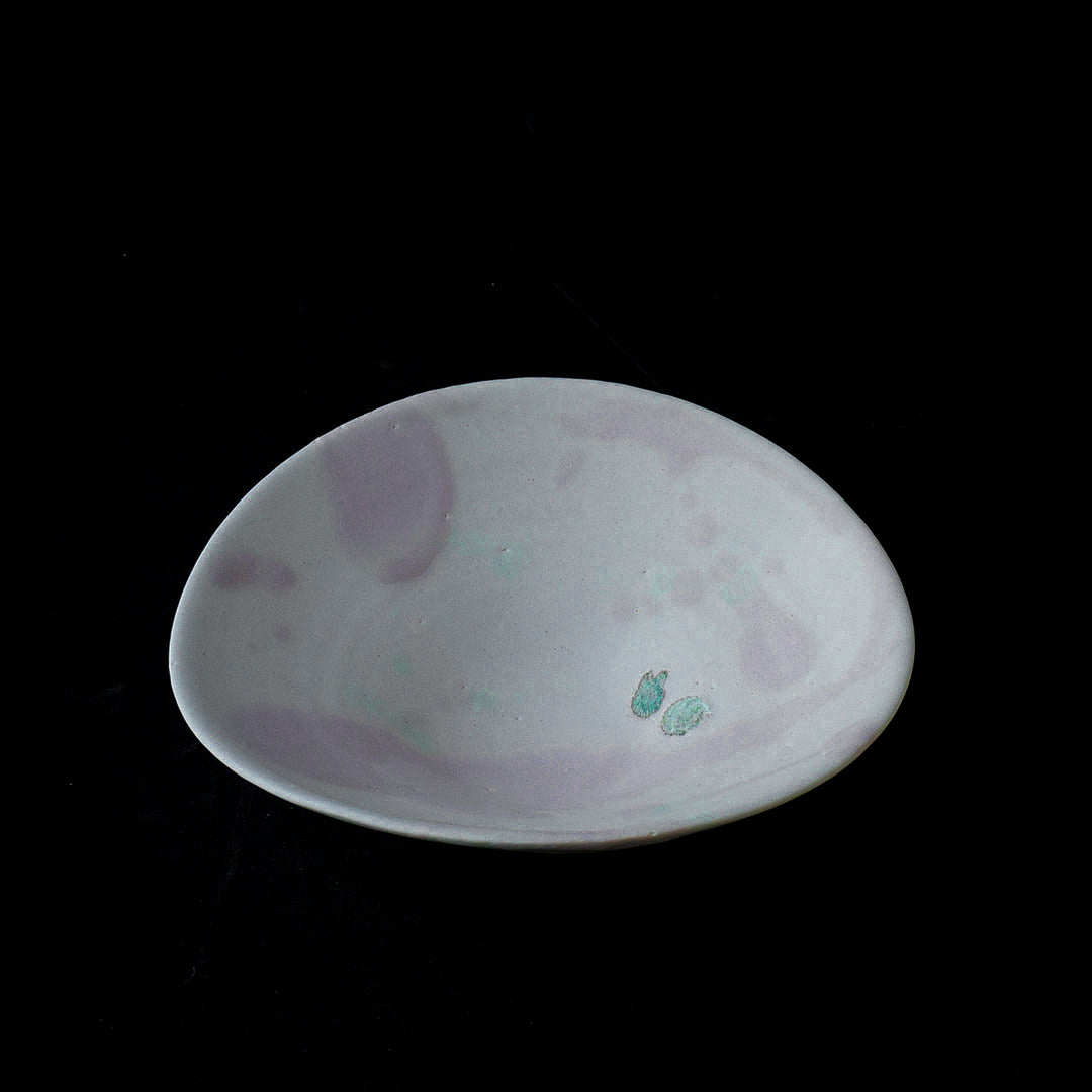 ●25-IY-16白磁たわみ鉢（桃ライム、貝殻）