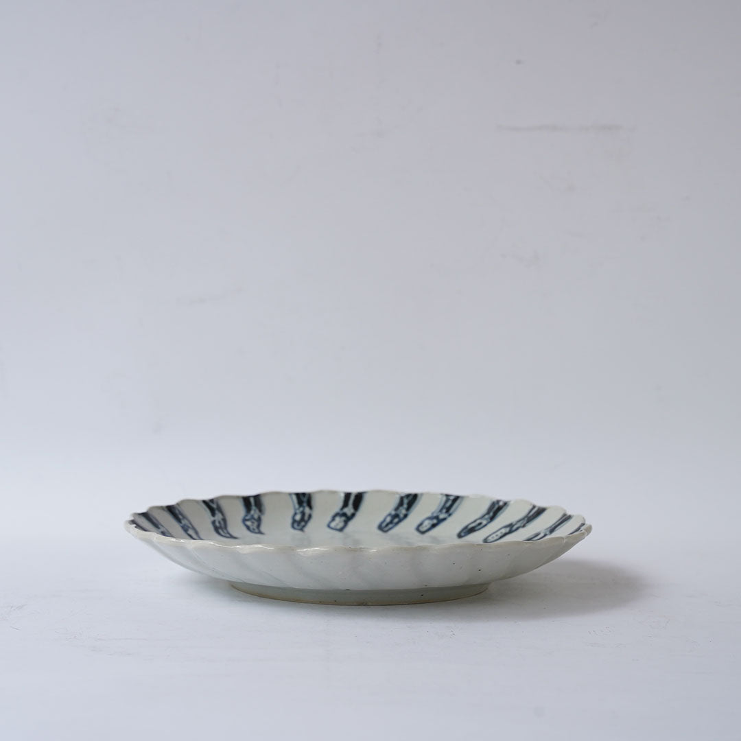 23-18 Shingo Oka Underglaze Blue Plate with Foliate Rim