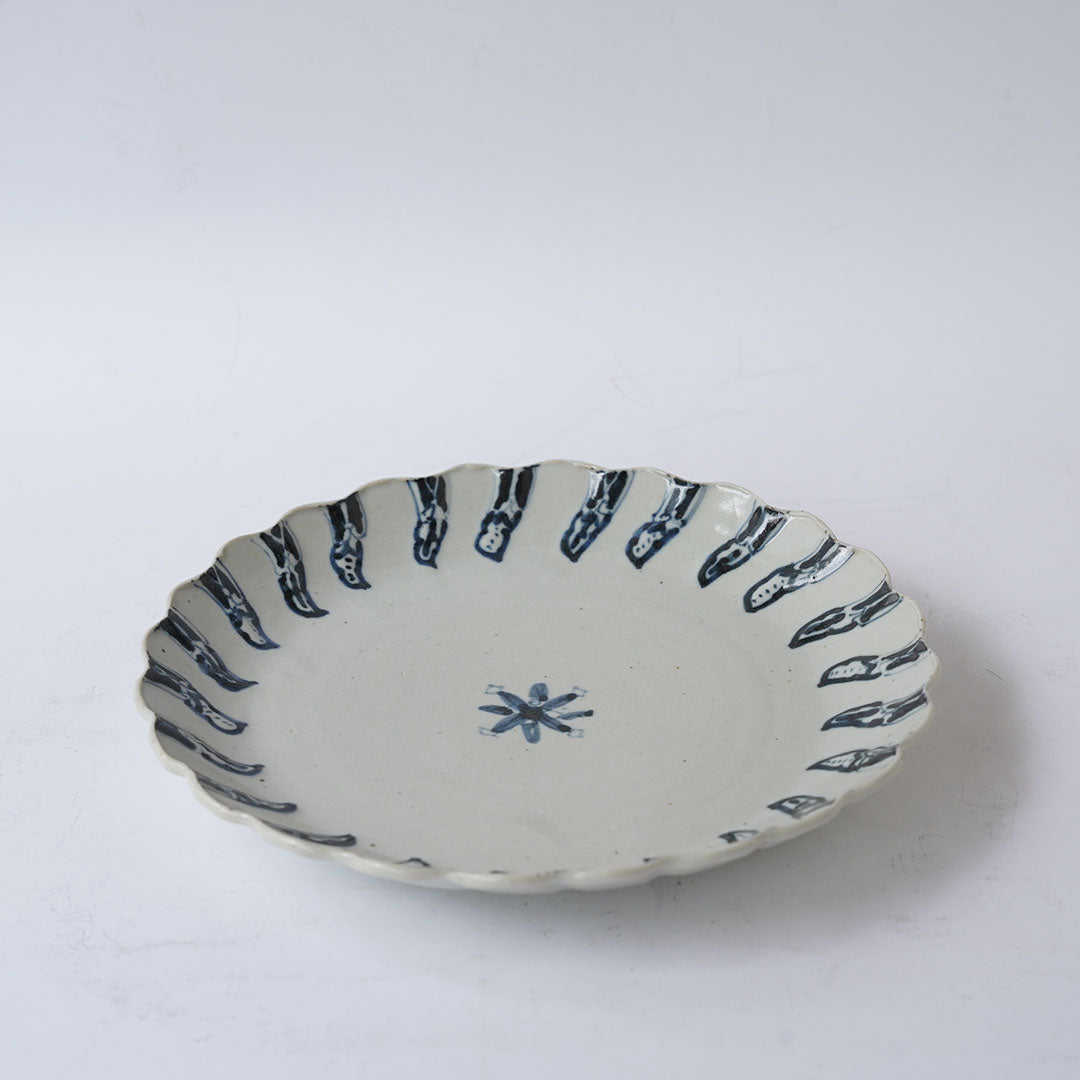23-18 Shingo Oka Underglaze Blue Plate with Foliate Rim