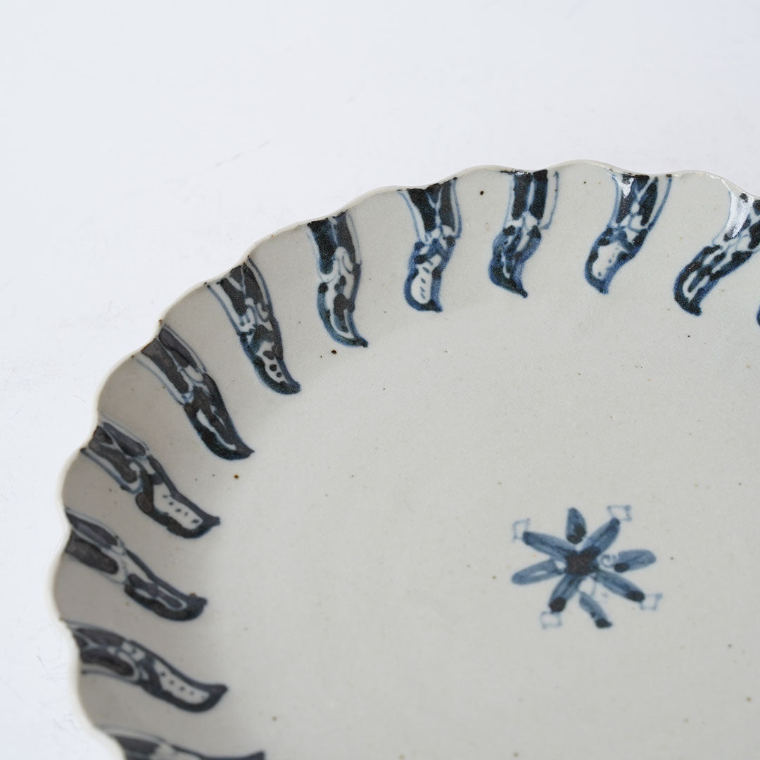 23-18 Shingo Oka Underglaze Blue Plate with Foliate Rim