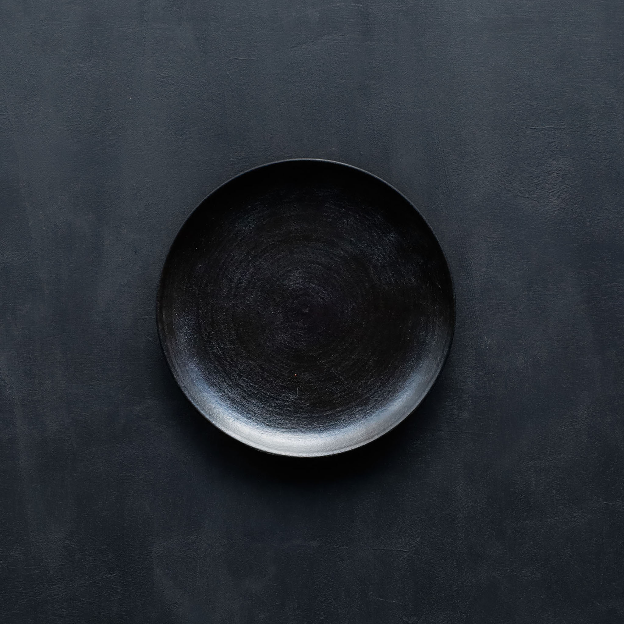 26-AS-51  Hikime-zara (Lathe-turned Grain Large Plate) – Black