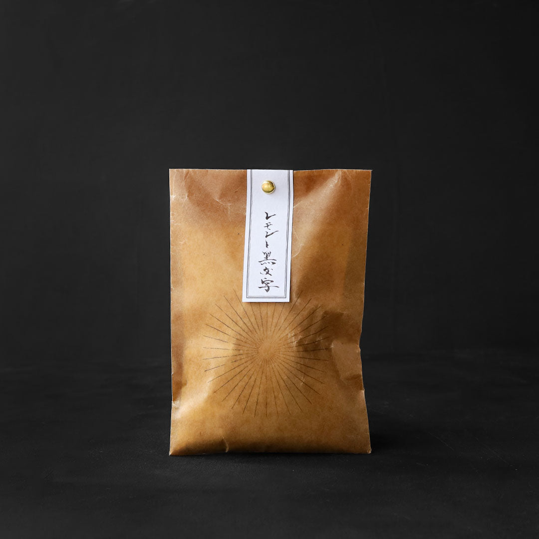 Yorozu - Pan-fired bancha infused with lemon and kuromoji (Japanese spicebush)