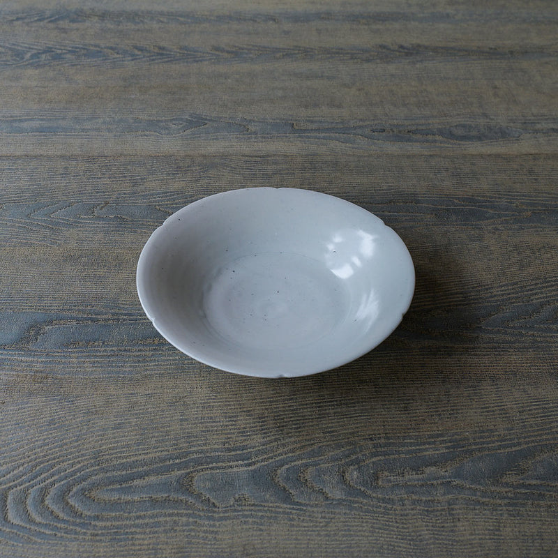 ●24-TS 23 Tomoko Sakai - White Porcelain Six-Petaled Bowl (195mm)