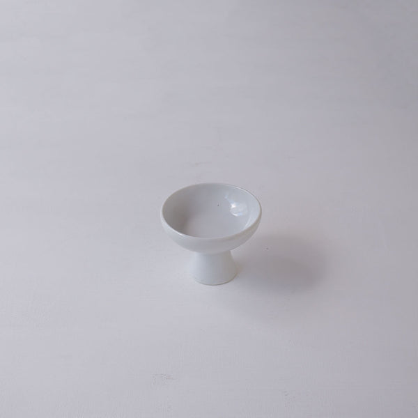 ●25-YT28 White Porcelain Pedestal Small Plate