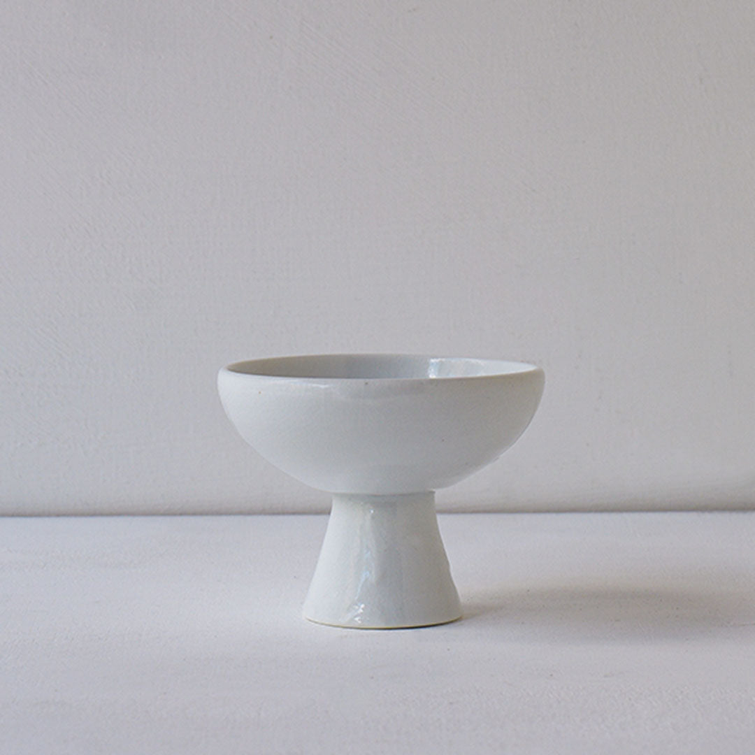 ●25-YT28 White Porcelain Pedestal Small Plate