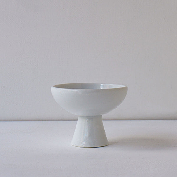 ●25-YT28 White Porcelain Pedestal Small Plate