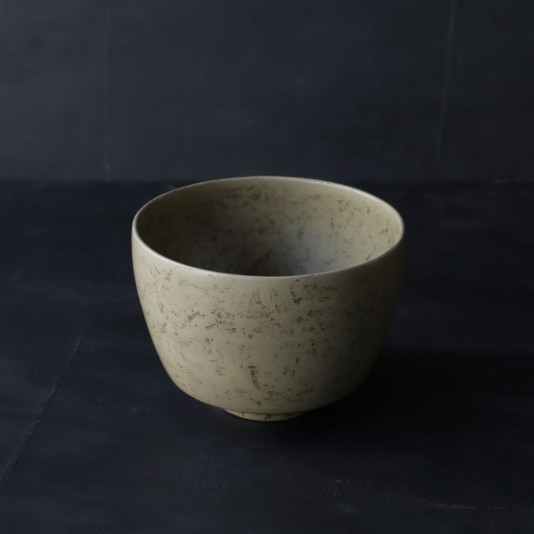 26-AS-9  Tsutsugata-wan (Cylindrical Large Bowl) – White