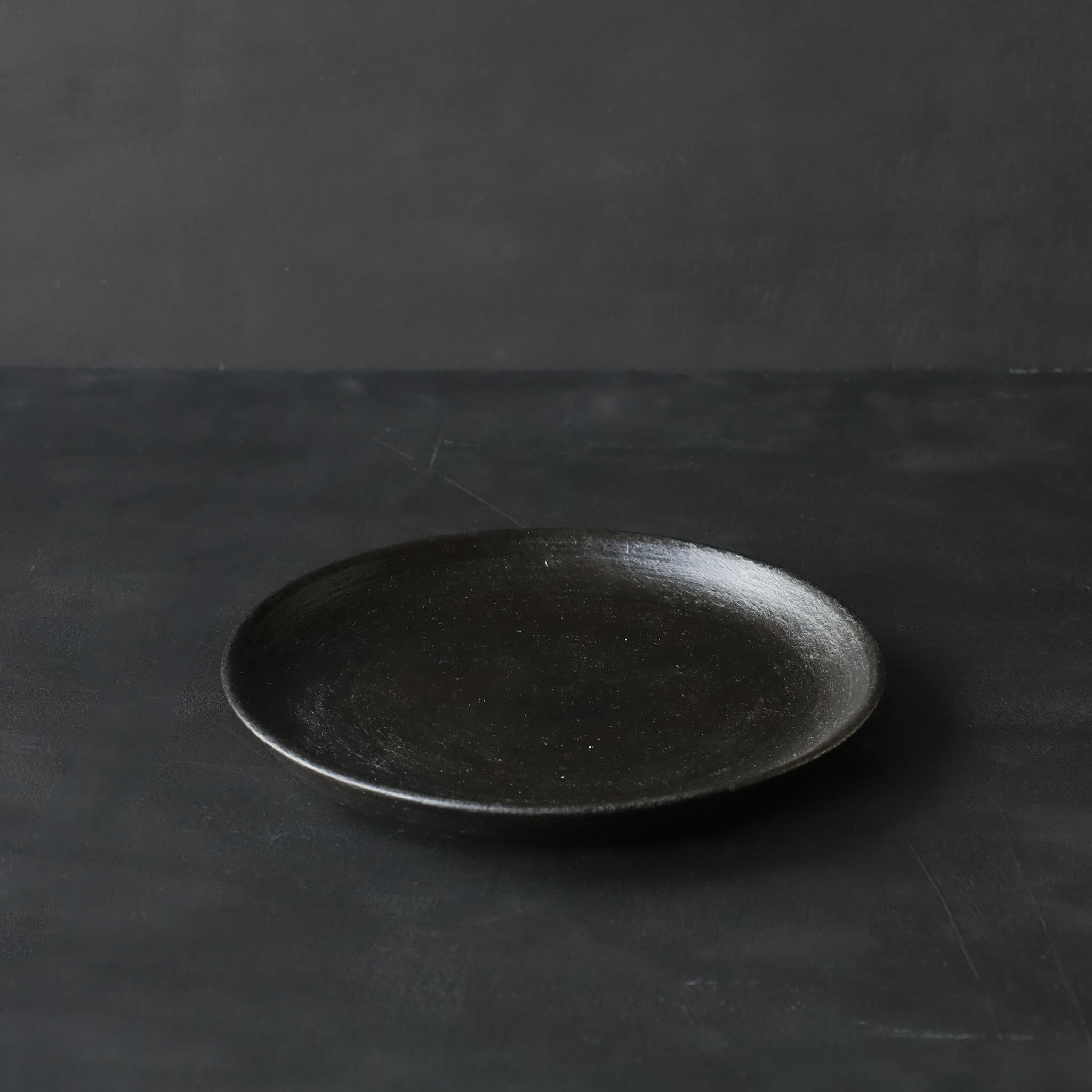 26-AS-51  Hikime-zara (Lathe-turned Grain Large Plate) – Black