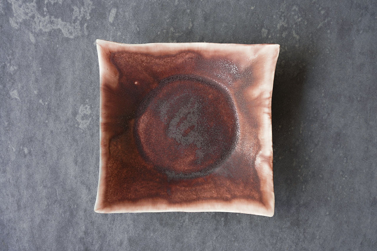 ○23-YI-31 Yuko Ikeda - Origami Square Plate (Red) – 雨晴/AMAHARE