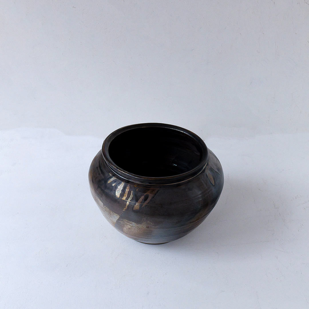 ○24-TY-31窯変黒唐津壺