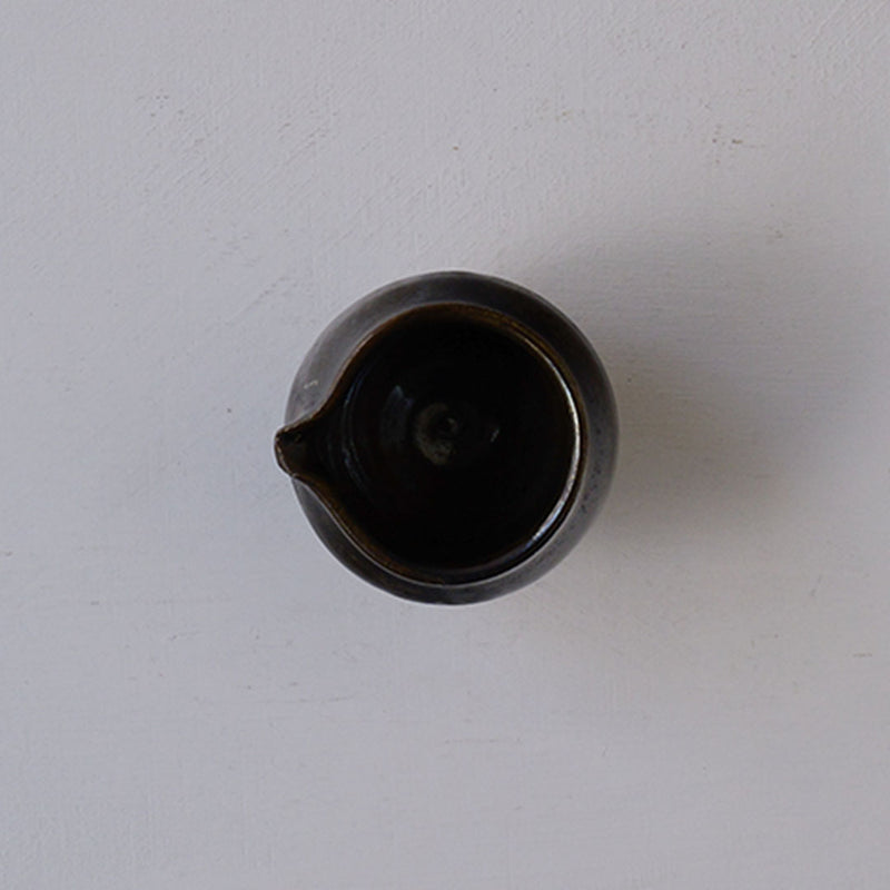 ●25-YT32 Black Karatsu Small Katakuchi