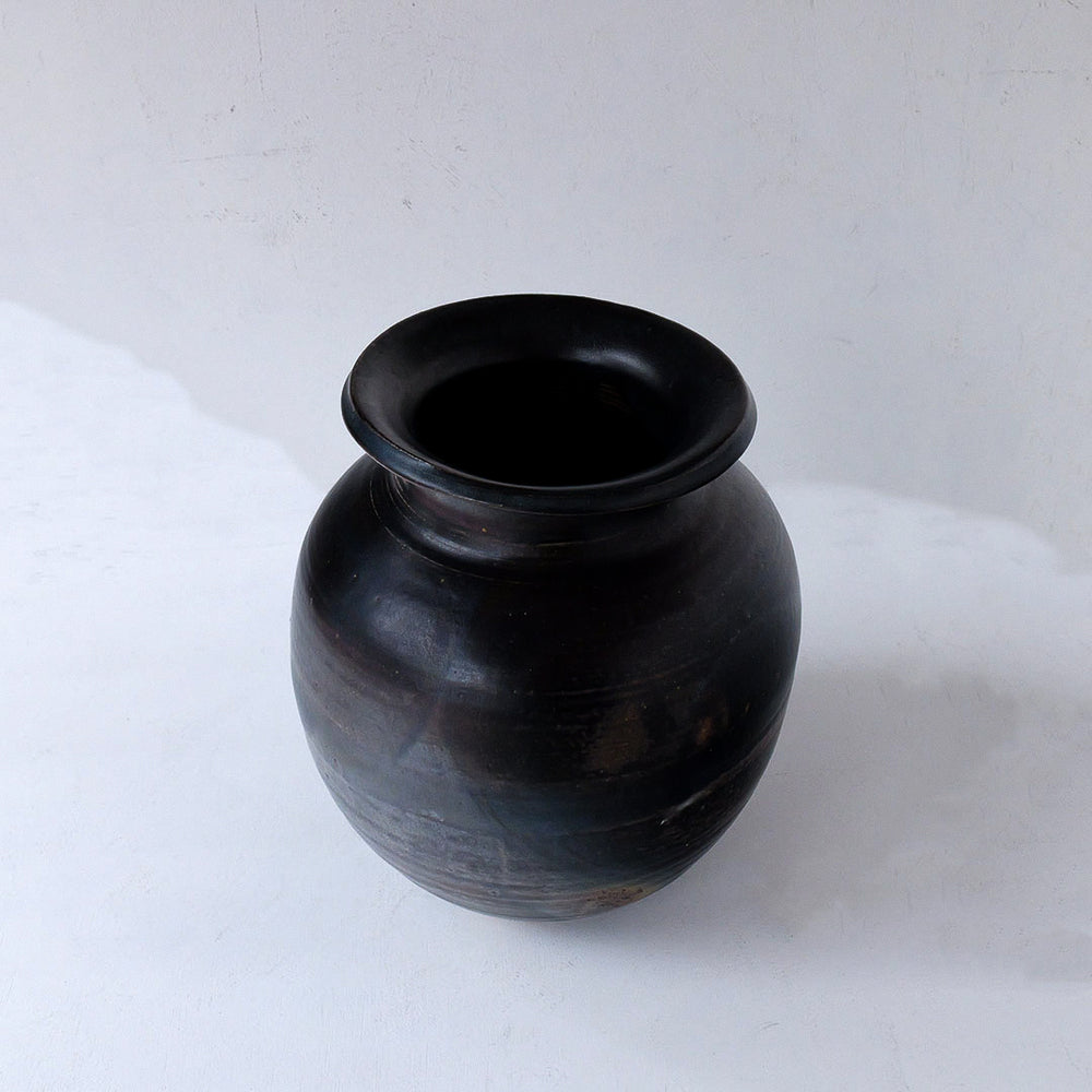 アンティーク　　壺　黒色 陶器 壺型 ○24-TY-32窯変黒唐津壺 – 雨晴/AMAHARE