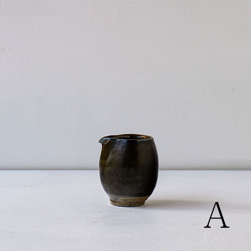 ●25-YT32 Black Karatsu Small Katakuchi