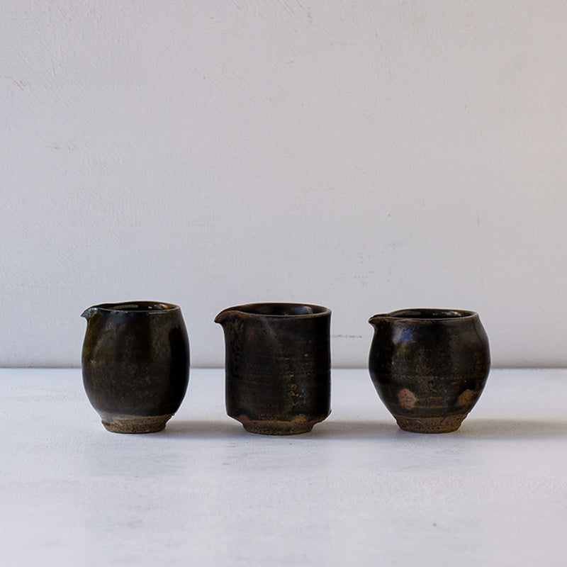●25-YT32 Black Karatsu Small Katakuchi