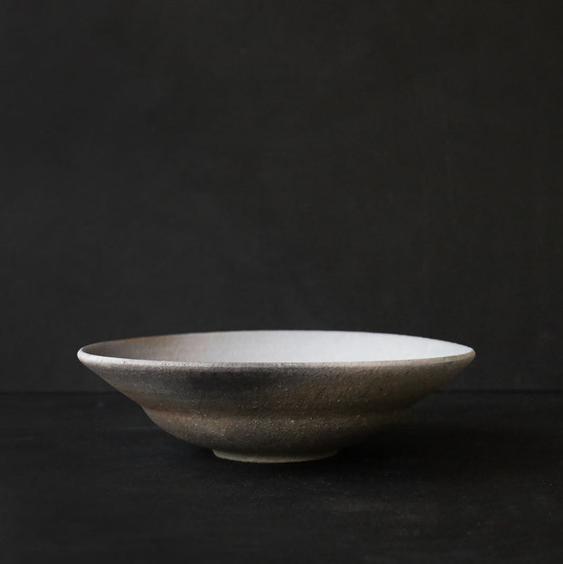 ●24-GN 35 Melted Finish Charcoal 21cm Rimmed Bowl