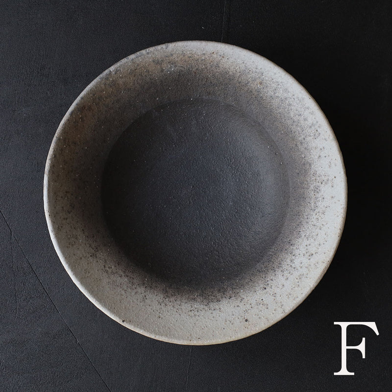 ●24-GN 35 Melted Finish Charcoal 21cm Rimmed Bowl