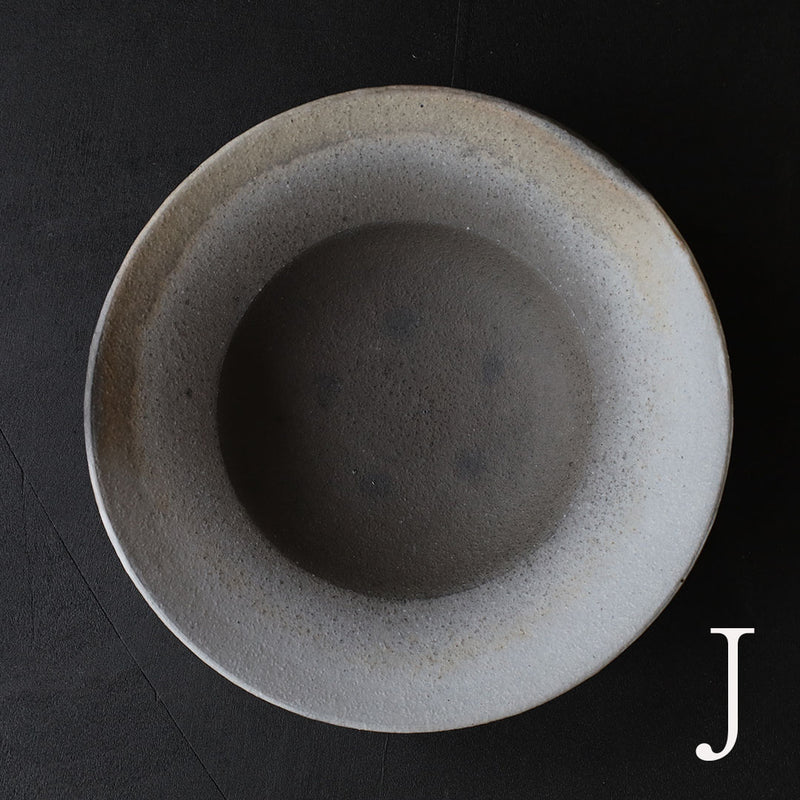 ●24-GN 35 Melted Finish Charcoal 21cm Rimmed Bowl