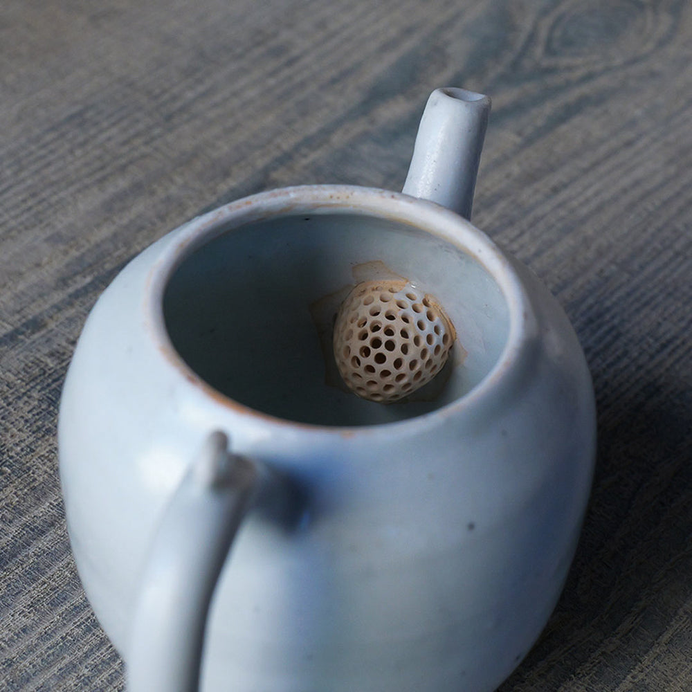 ○24-TS 36 白磁 棗型茶壺 B – 雨晴/AMAHARE