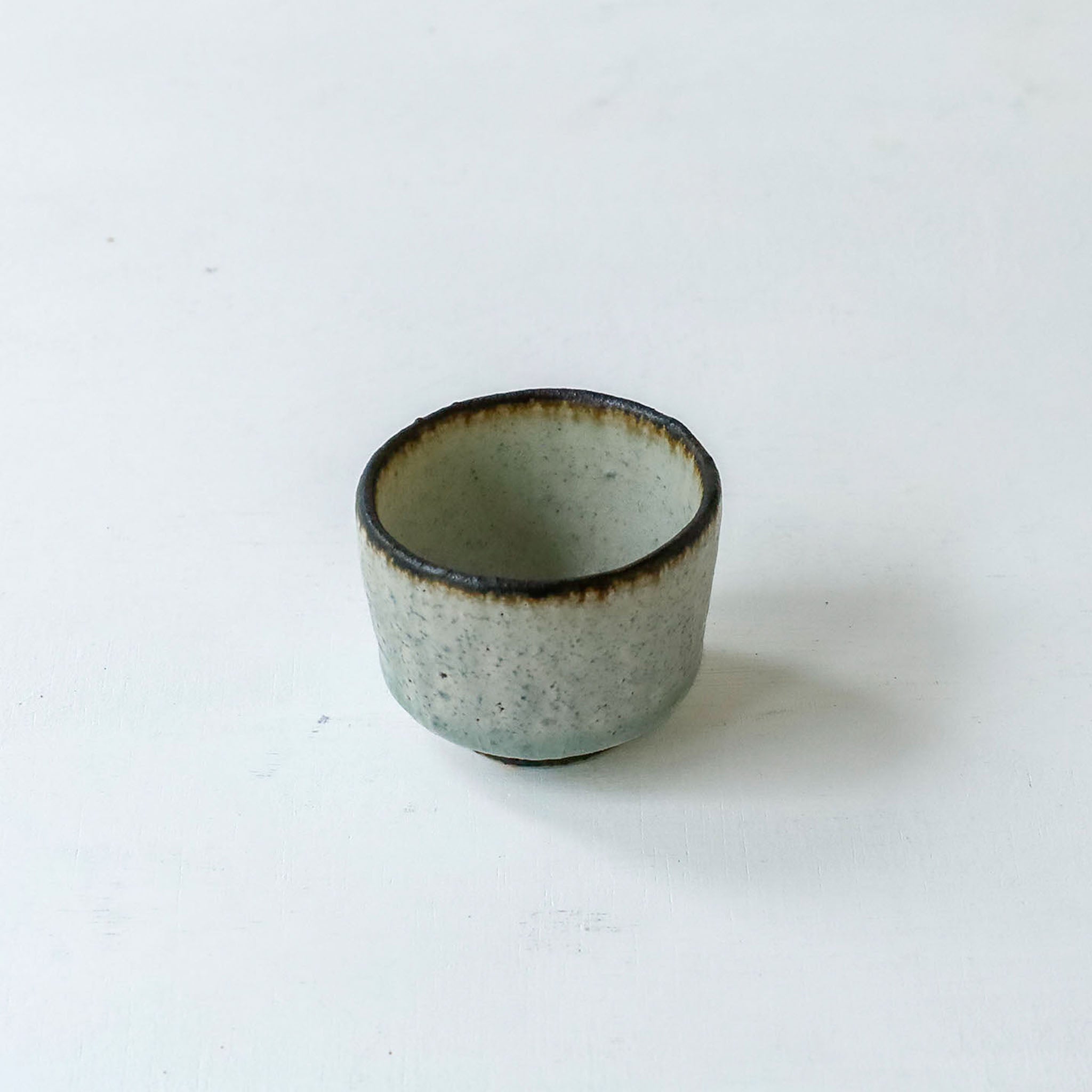 ○26-NT-36 灰粉引 酒盃