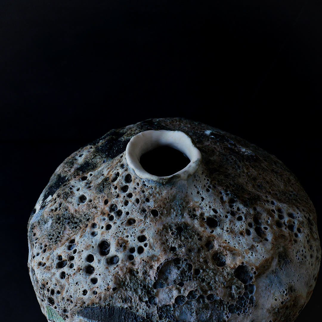 ●25-IY-4風化穴花器