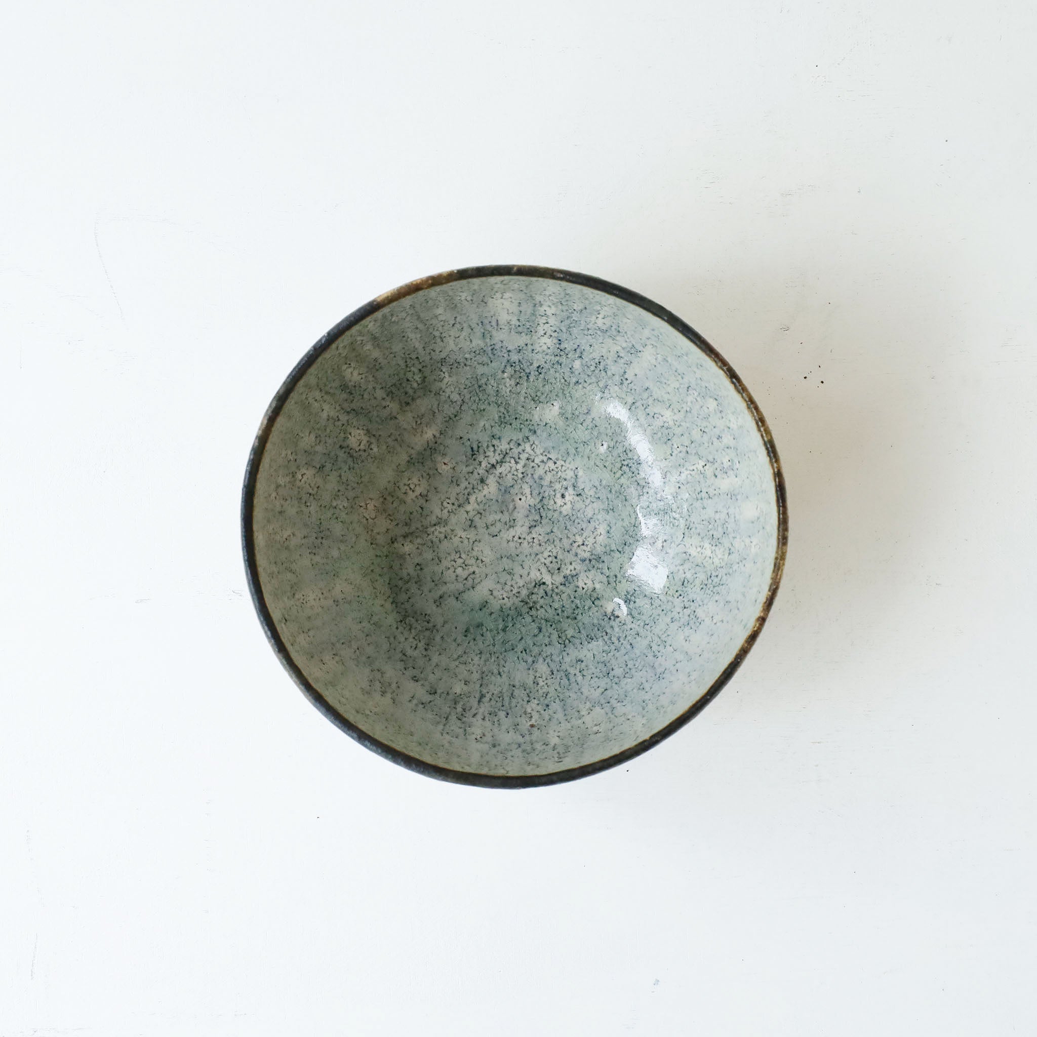 ○26-NT-48 灰粉引 たわみ鉢