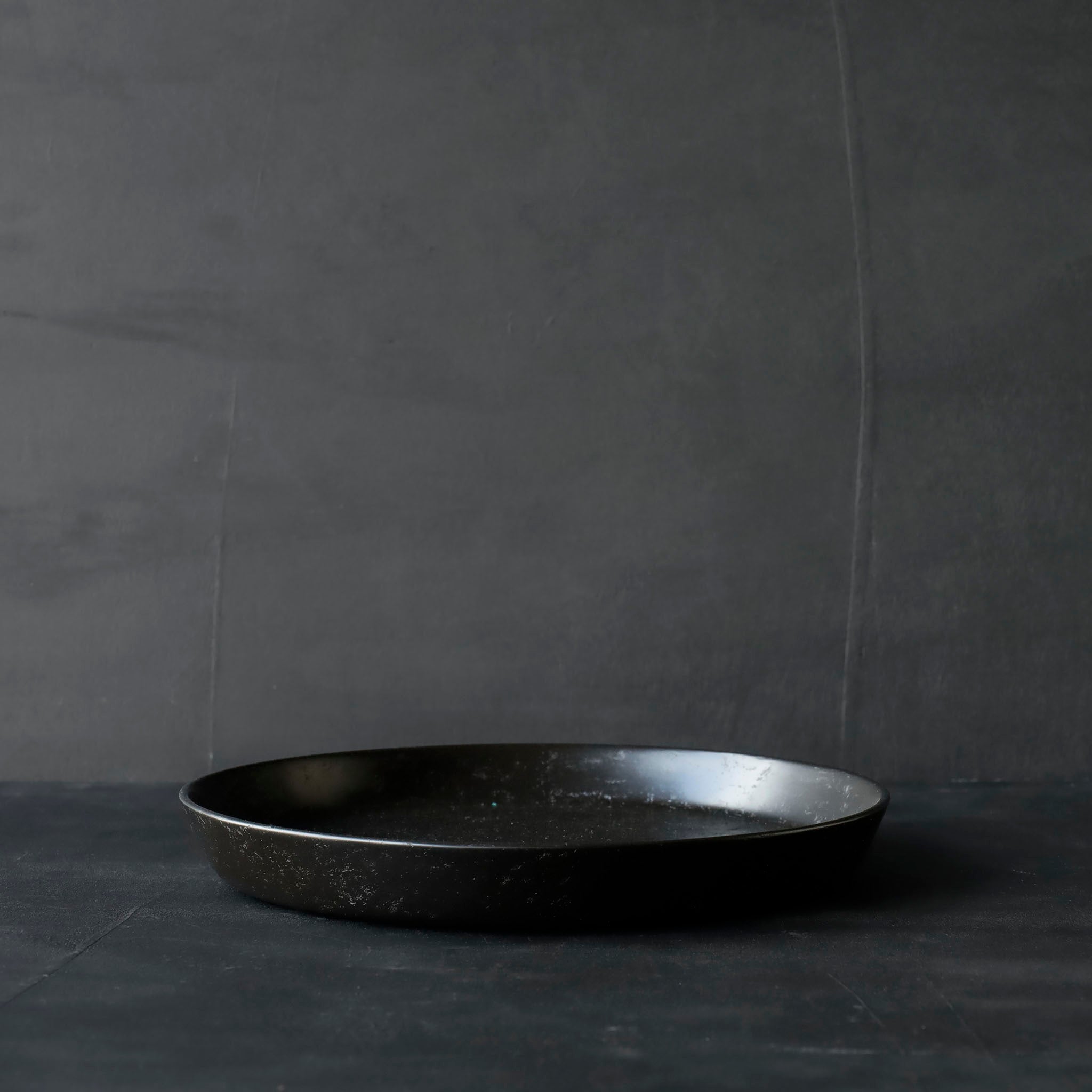 ●26-AS-54塗り皿　大  黒