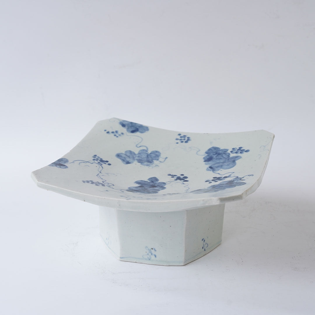 23-5 Shingo Oka Square Comport Plate with Angled Corners (Blue Underglaze with Wild Grape Patterns)