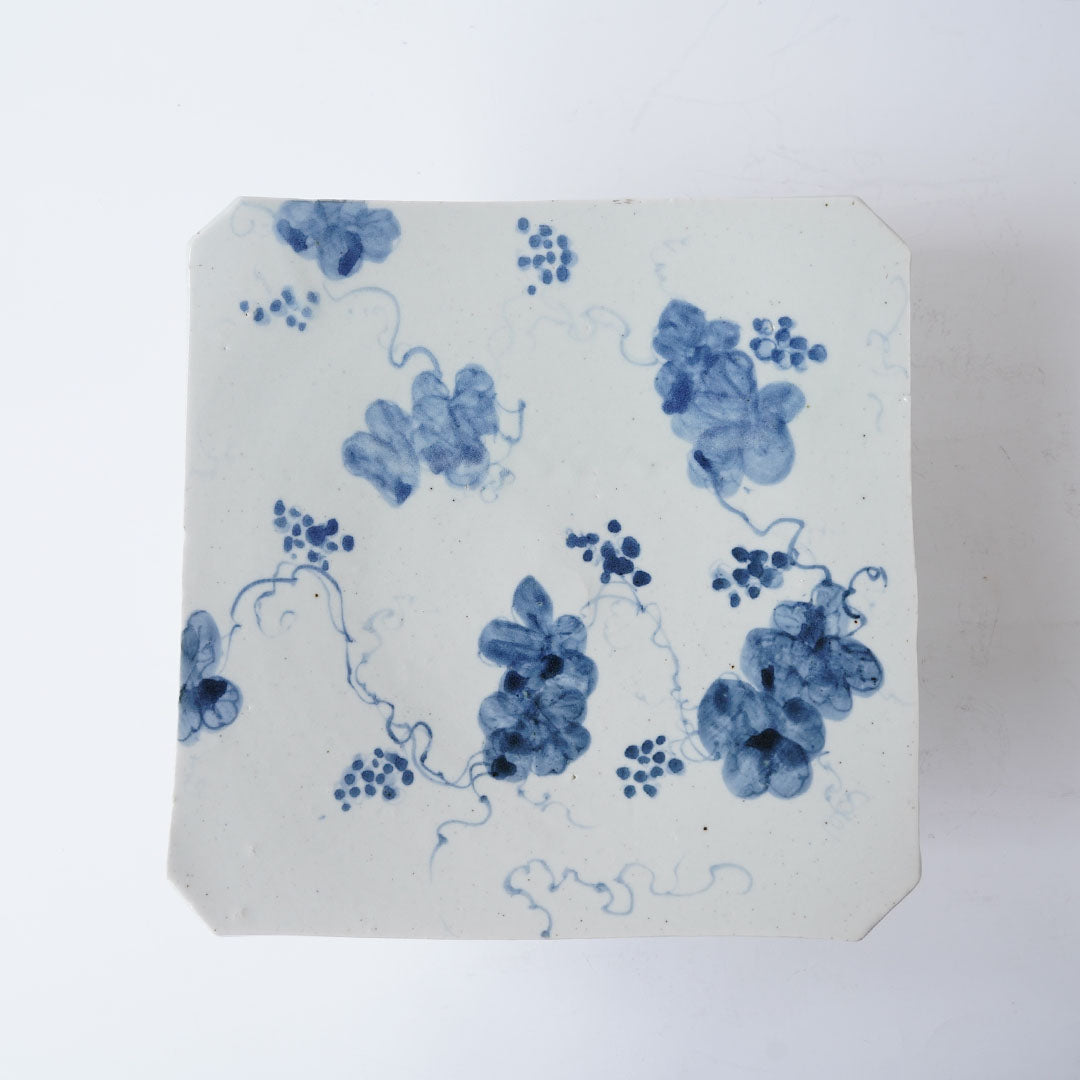 23-5 Shingo Oka Square Comport Plate with Angled Corners (Blue Underglaze with Wild Grape Patterns)
