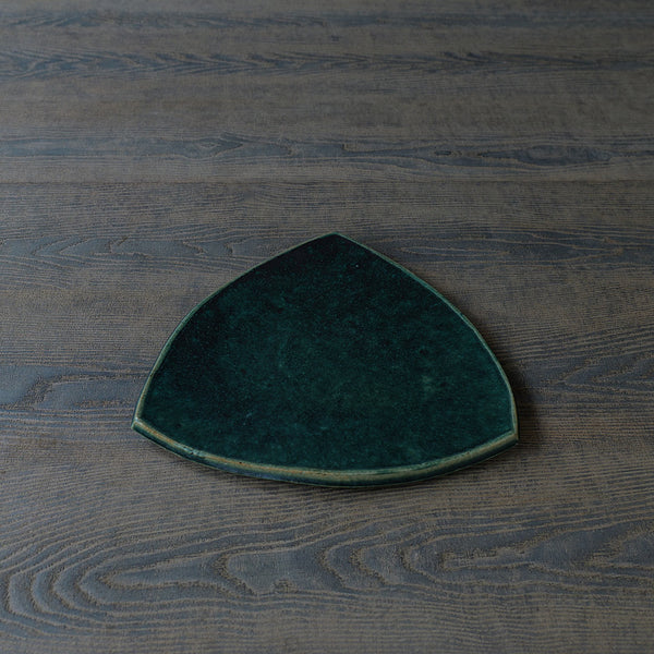 ●24-MS 51 Michikazu Sakai - Oribe Glaze Triangular Plate