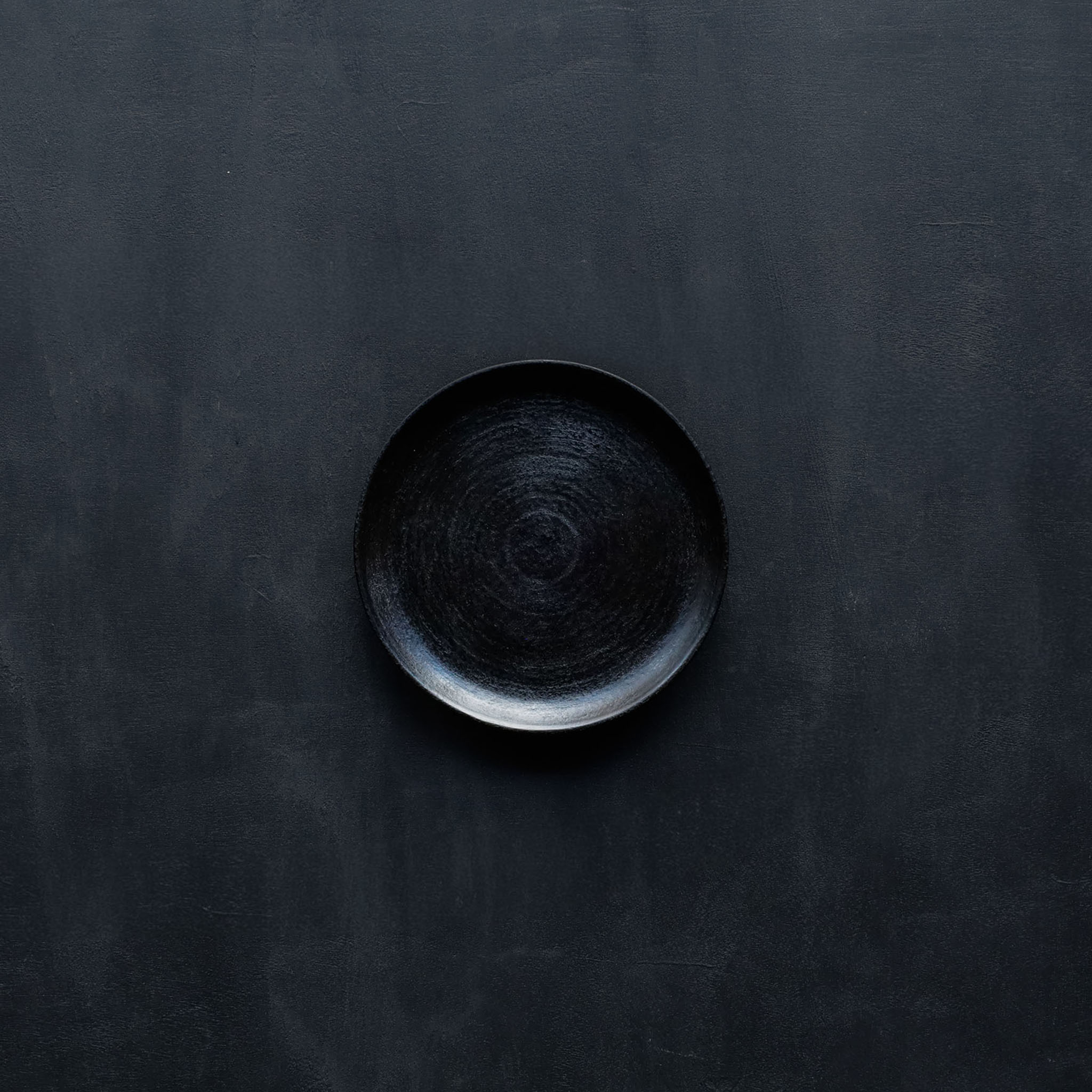 26-AS-53  Hikime-zara (Lathe-turned Grain Small Plate) – Black