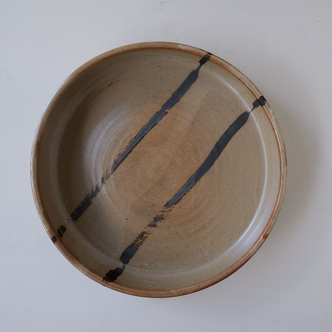 ●25-YT69 Black Karatsu Plate