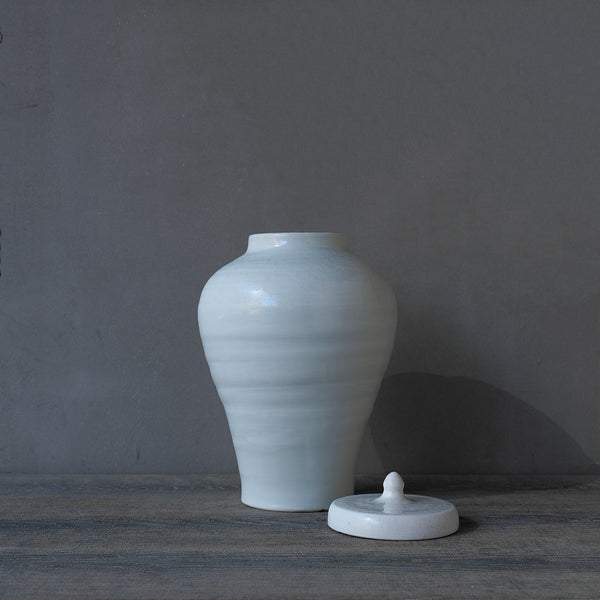 ●24-TS 71 Tomoko Sakai - White Glaze Lidded Vase