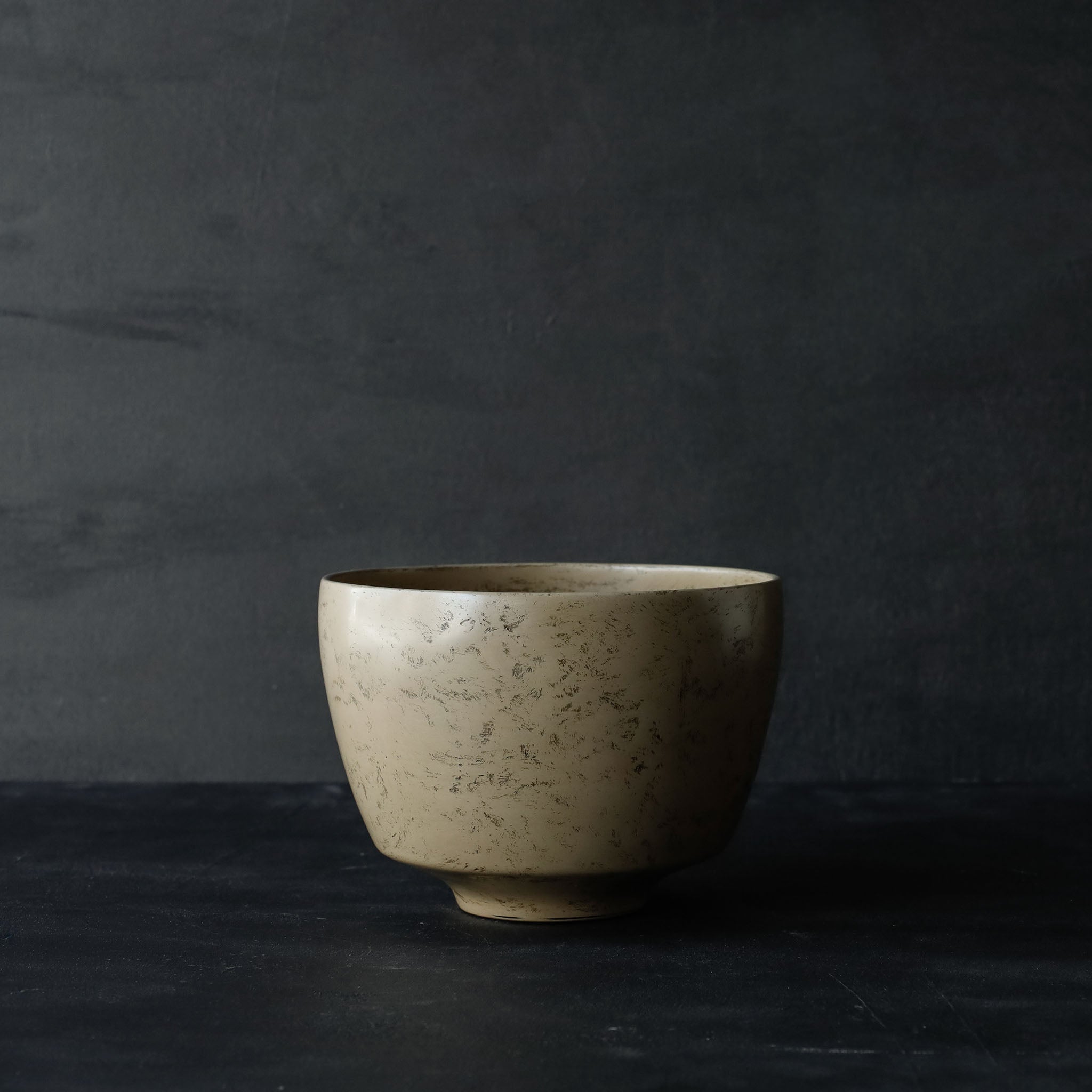 26-AS-9  Tsutsugata-wan (Cylindrical Large Bowl) – White