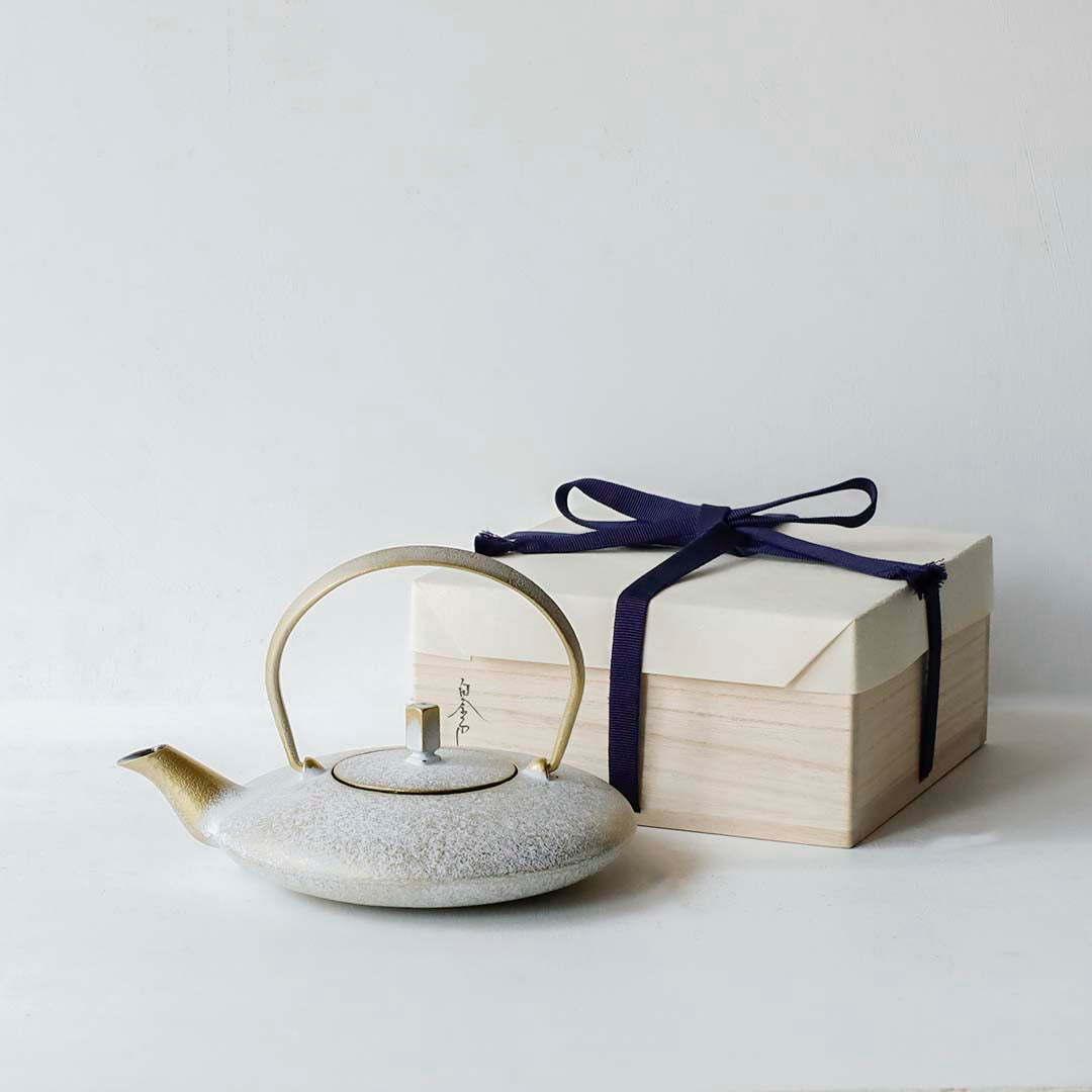空間鋳造 鉄急須 Moon 小 白金色 縞細工鉉(桐箱入り)