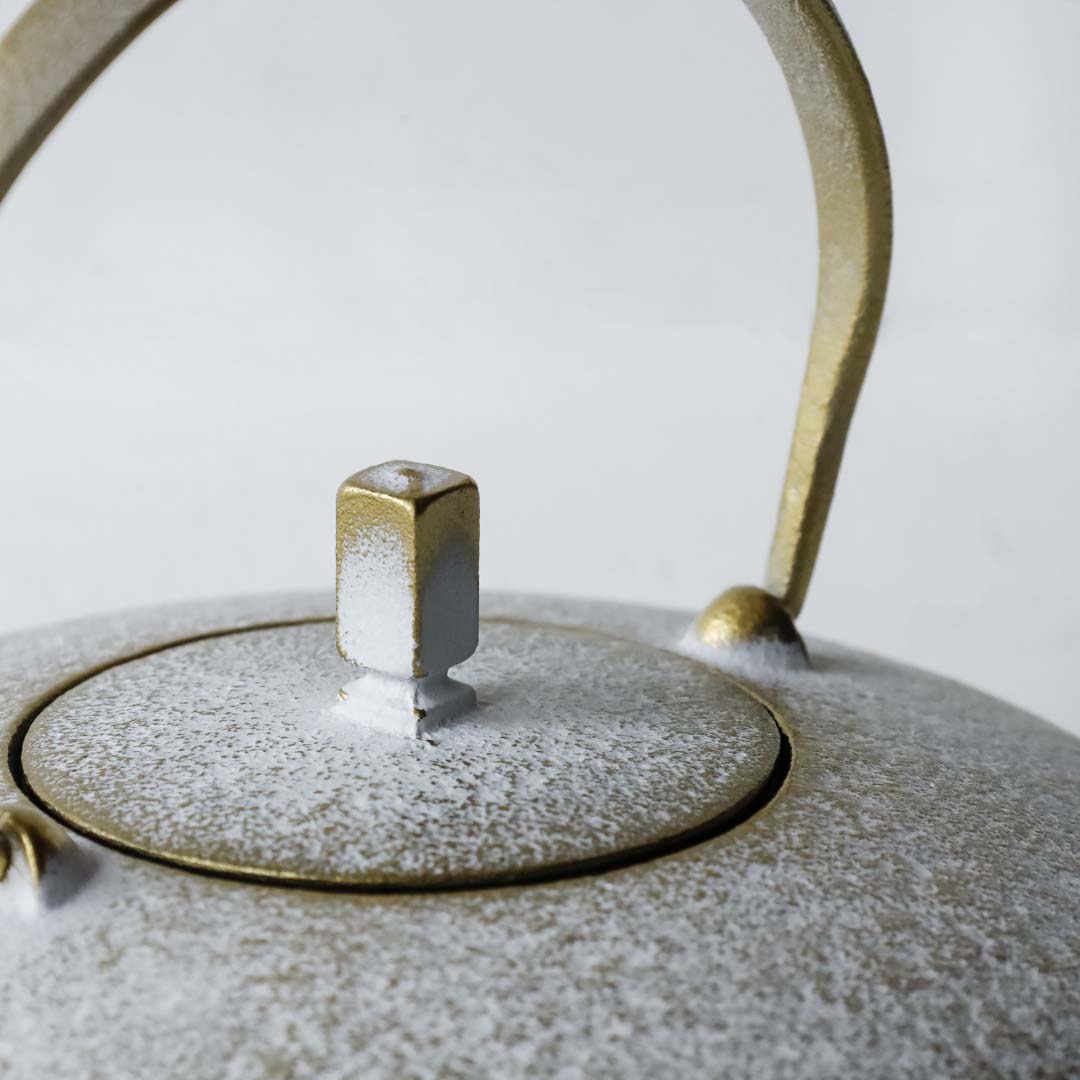 空間鋳造 鉄急須 Moon 小 白金色 縞細工鉉(桐箱入り)