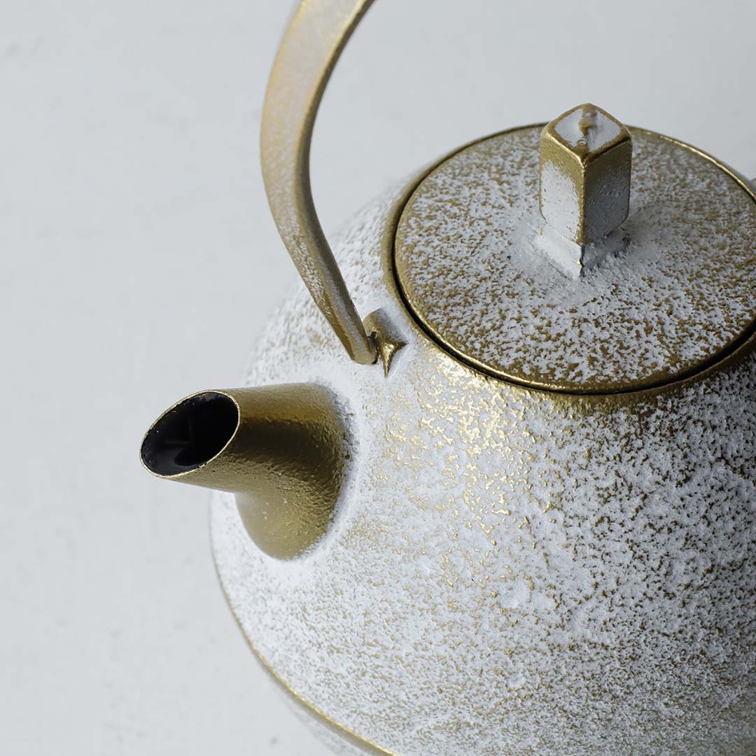 空間鋳造 鉄急須 Egg 中 白金色 縞細工鉉(桐箱入り)