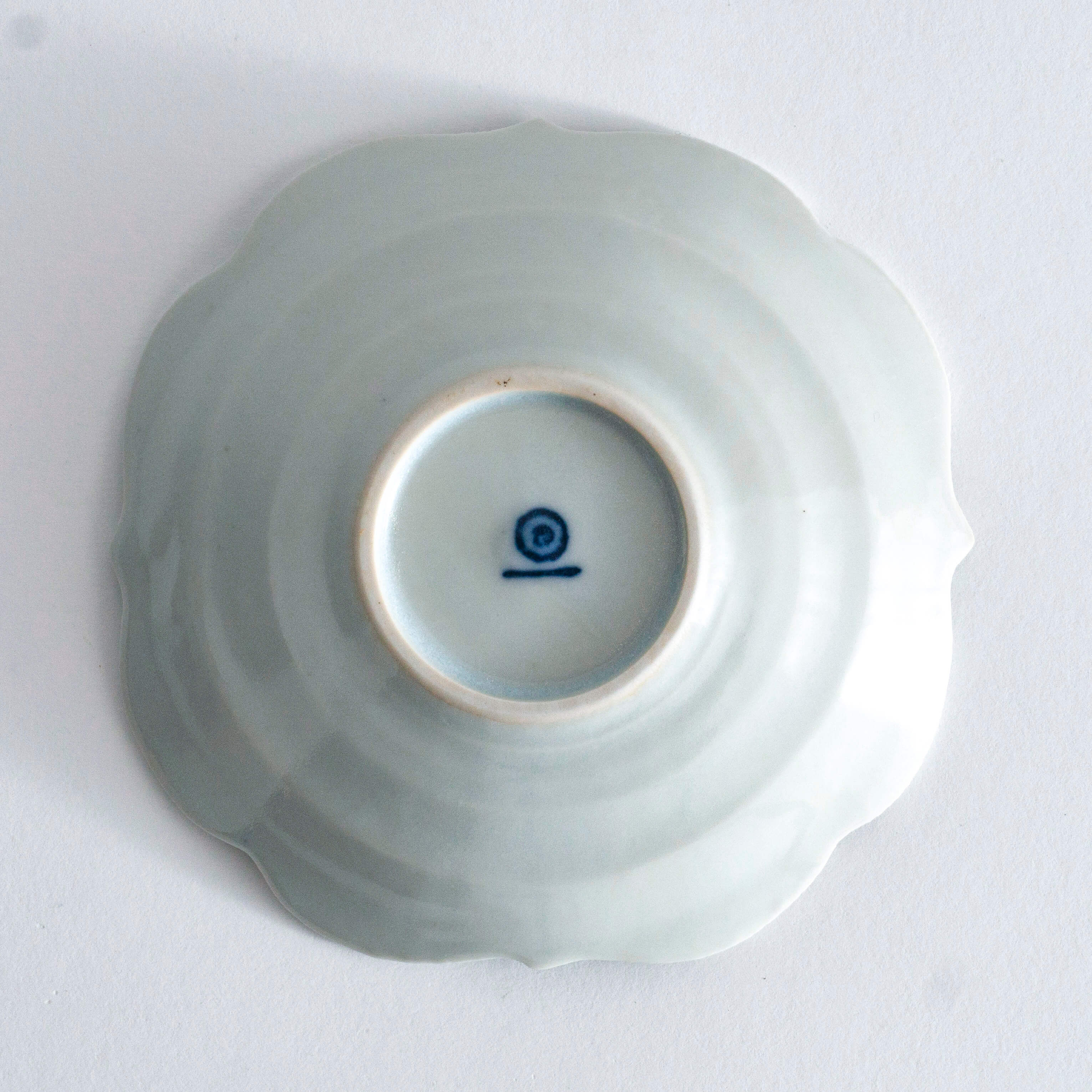 ◆Yazaemon Kiln - Small Chrysanthemum﻿ and Four-ridged Plates, Old White Porcelain (Gift Set of 2×2)