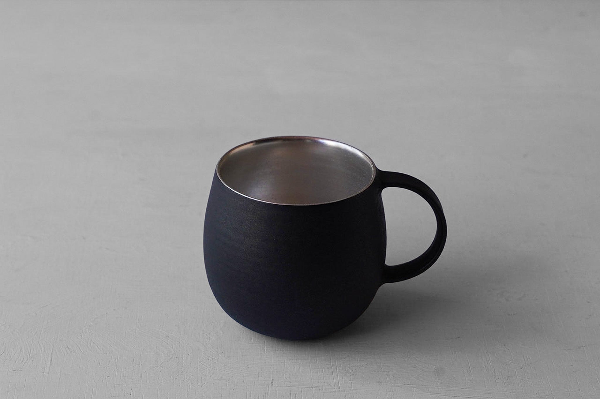 Tatsuya Hattori  Black Silver Glaze Egg Mug
