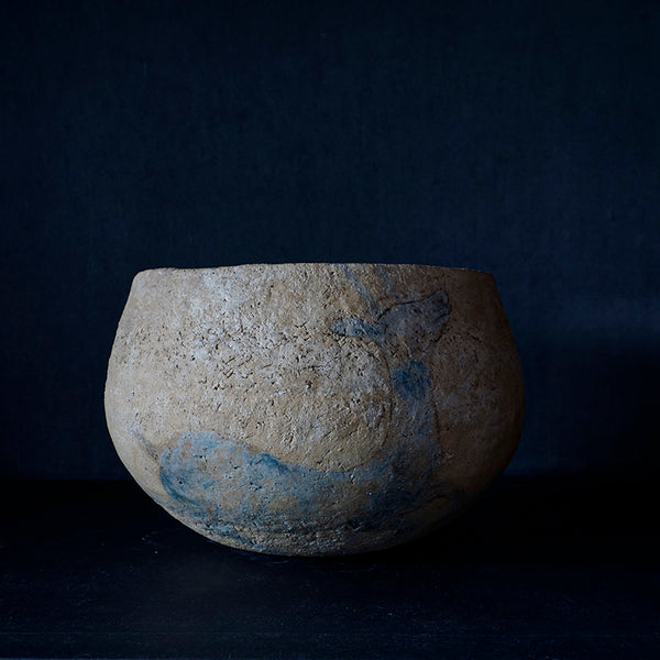 ○25-IM60 灰陶加彩壺(鹿文) – 雨晴/AMAHARE