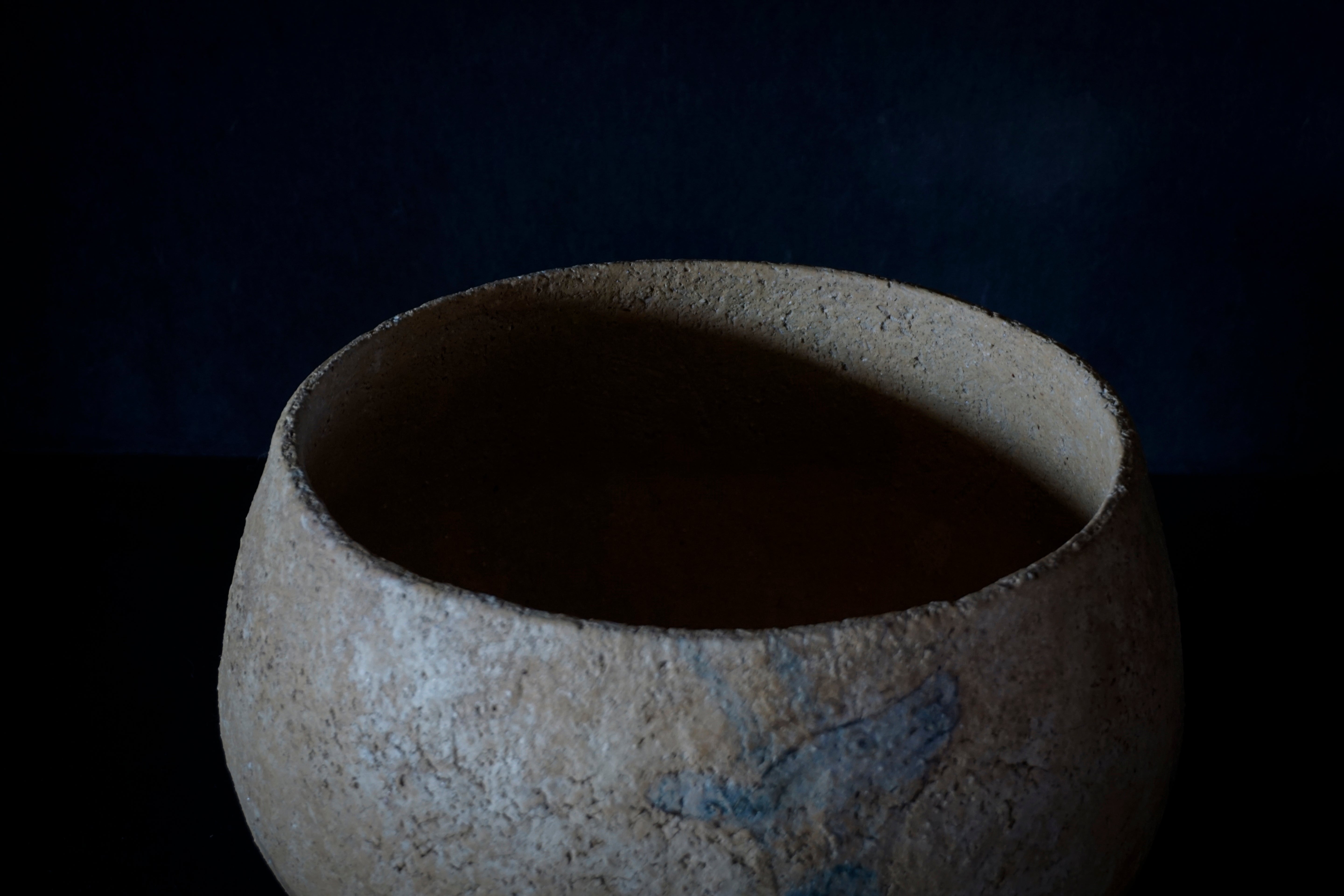 ●25-IM60 灰陶加彩壺(鹿文)