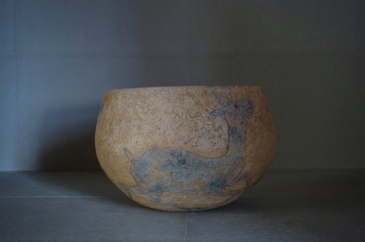 ●25-IM60 灰陶加彩壺(鹿文)