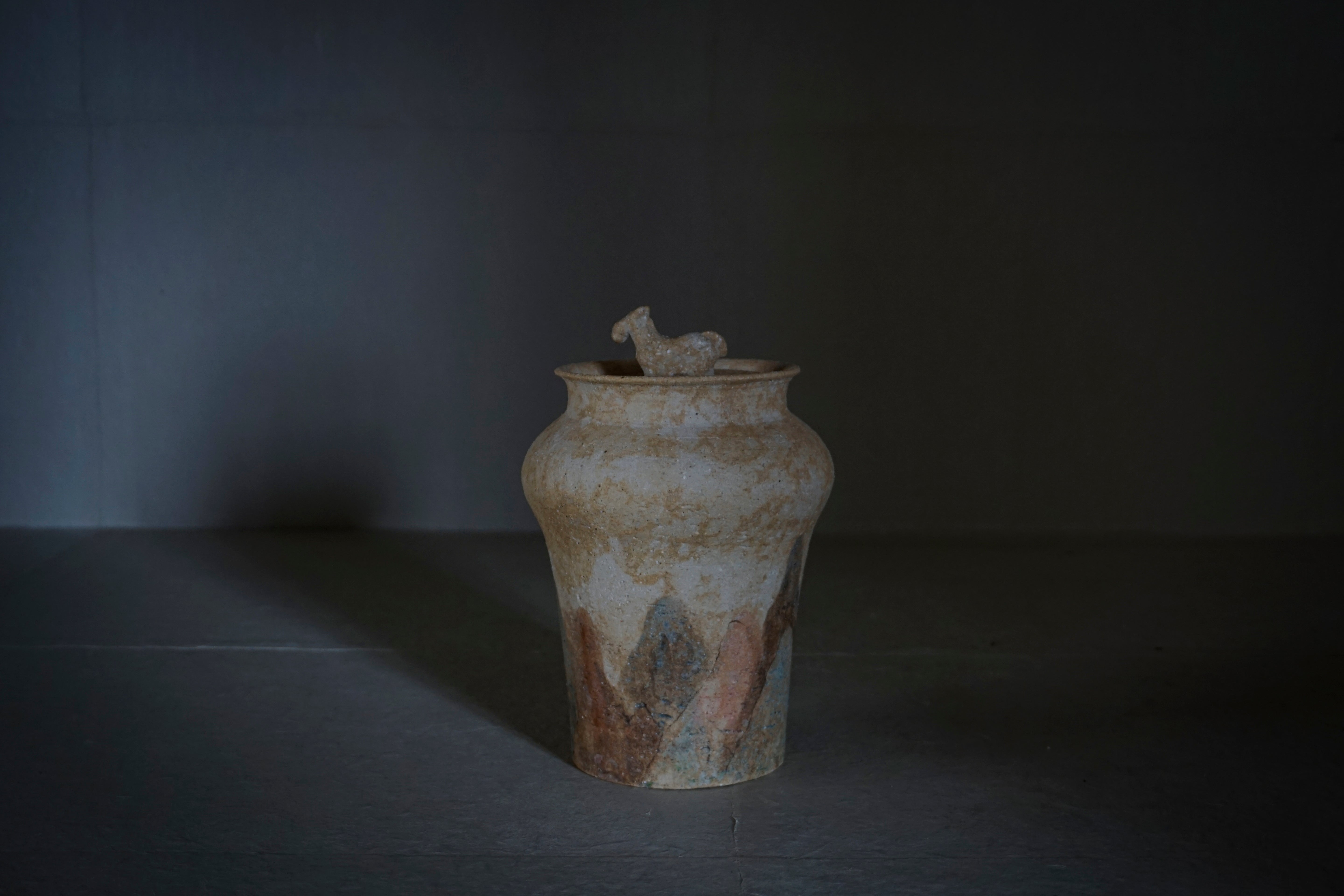 ●25-IM28 Painted Grayware Jar – Horse