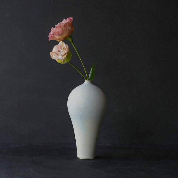 ●23-18 Yuka Ando Vase