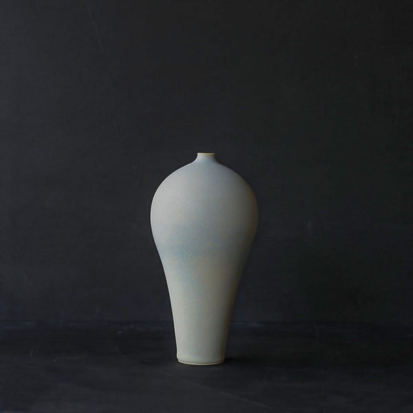 ●23-18 Yuka Ando Vase