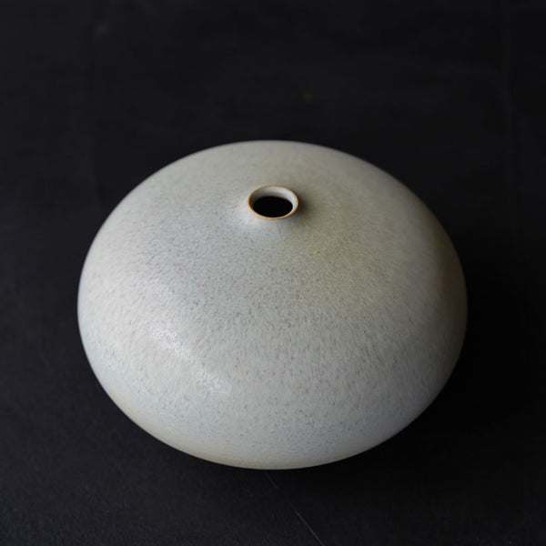 ●23-18 Yuka Ando Vase