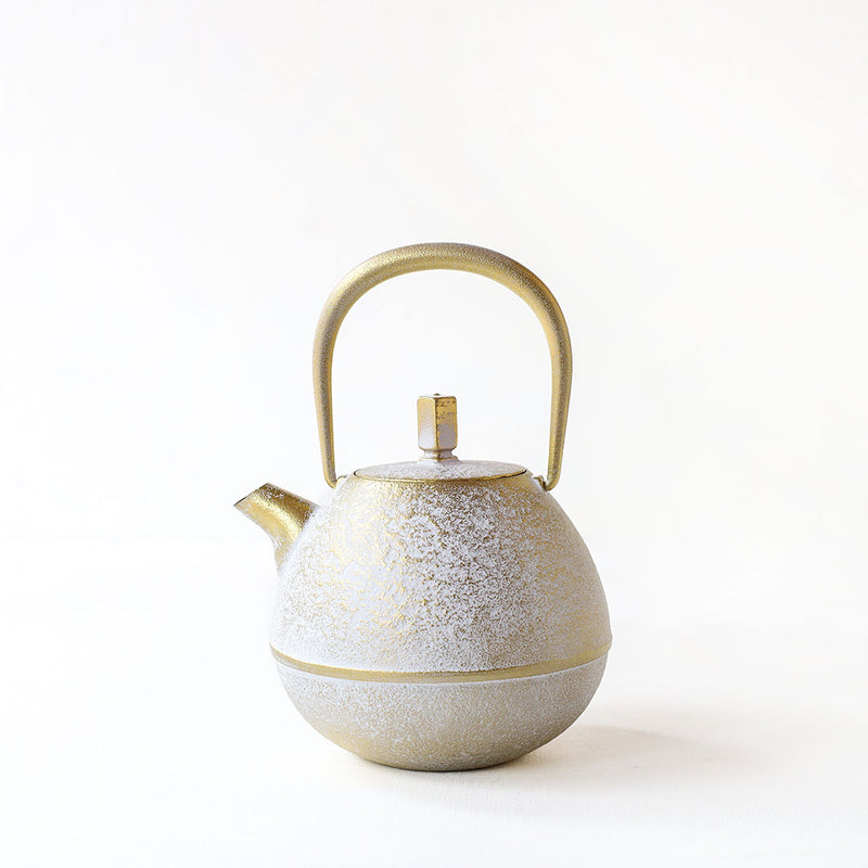 Kukan Chuzo / Egg Cast Iron Teapot M champagne (platinum gold color) with wooden box