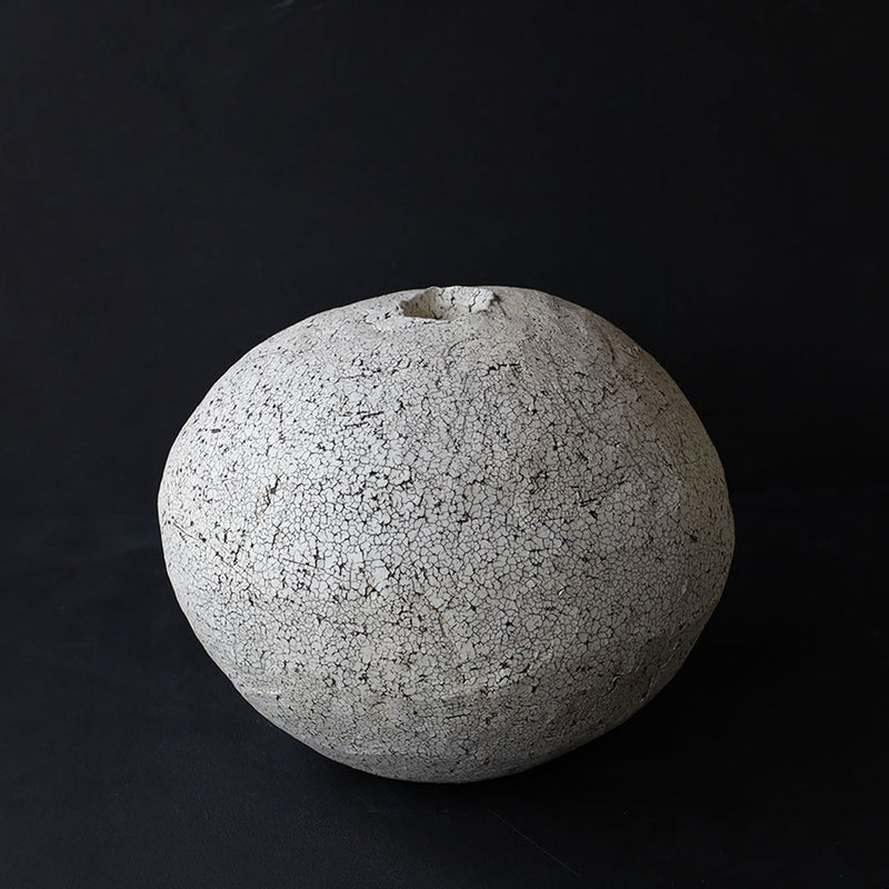 ●24-GN 26 Crackle Finish Spherical Vase