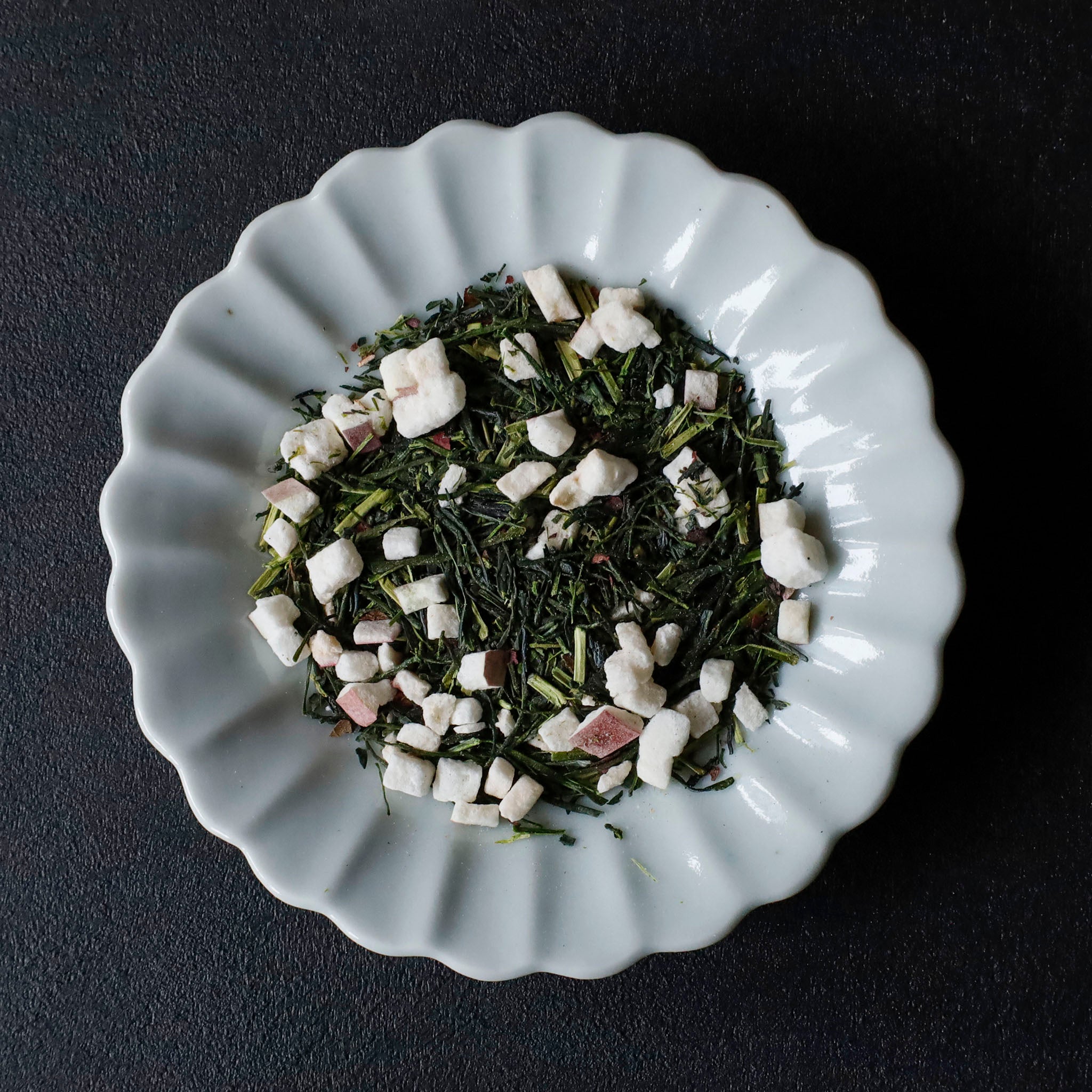 Yorozu - Shiraorecha with Apple and Grape Leaves