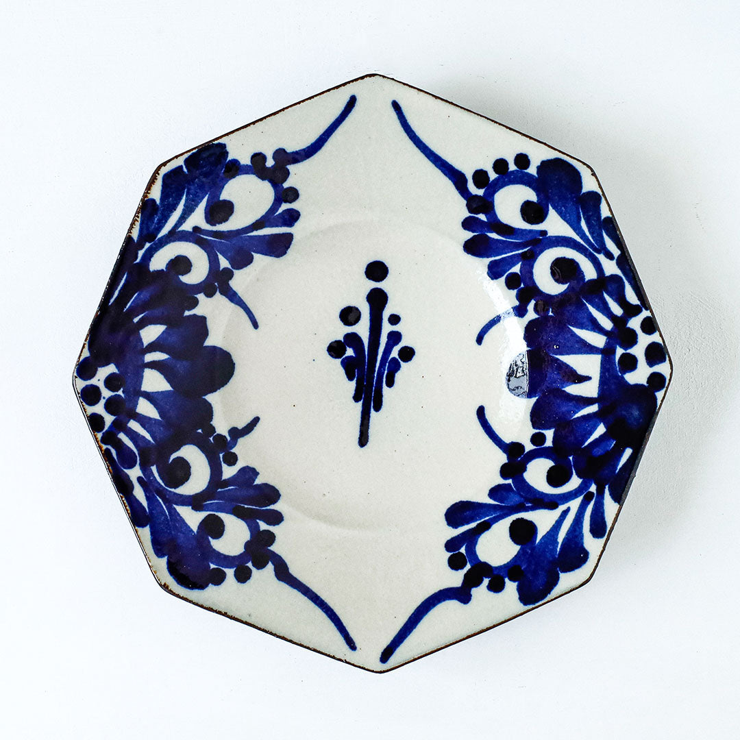 陶房眞喜屋 八角7寸皿 キクカラクサ